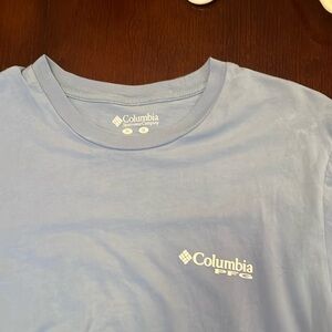 Columbia men’s M short sleeve shirt in new condition. Hardly worn